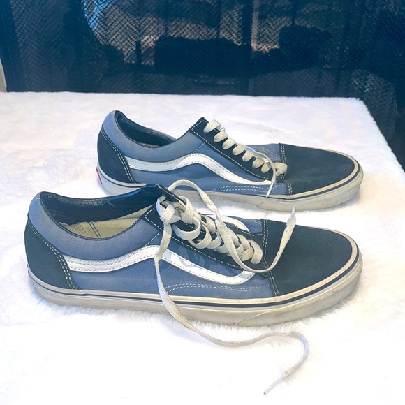 Vans - Picture 5 of 7